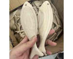 Poisson en bois finition naturelle pour thèmes nautiques Poisson en bois à suspendre au mur, parfait pour les centres de villégiature ou les espaces de vie, l'exportation de design - Product Image 1