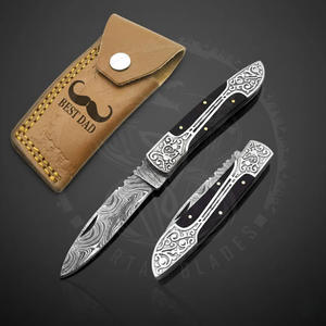 Couteau pliant fait main en acier Damas avec manche en os gravé Couteau de camping personnalisé OEM disponible - Product Image 3