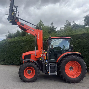 Tractores modernos Kubota con cabinas cómodas para el operador y controles sencillos. - Product Image 1