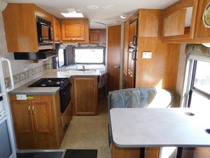 รถบ้านเคลื่อนที่แบบใหม่ปรับแต่งได้ 4x4 พร้อมตู้เย็น สำหรับการตั้งแคมป์กลางแจ้งและการเดินทาง รถบ้านเคลื่อนที่แบบครุยเซอร์ - Product Image 3