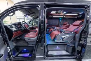 Minibus de Luxe VIP 2026 - Noir - Gris Métallisé - Moteur Diesel/Essence - Conduite à Gauche - Cuir - Transmission Automatique - Émissions Euro V - Prêt à l'Exportation - Product Image 6