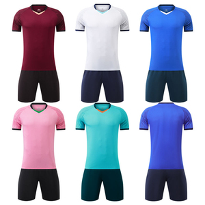 Maillots de football personnalisés pour hommes ensembles d'entraînement personnalisés pour adultes respirant séchage rapide 100% polyester col en v coupe automatisée - Product Image 4