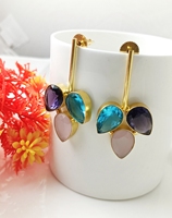 Magnifiques boucles d'oreilles pendantes plaquées or avec plusieurs pierres de chalcédoine, monture en laiton, design artisanal et audacieux pour fêtes et mariages