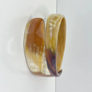 Brazalete de cuerno de búfalo natural hecho a mano, brazaletes negros y marrones, brazaletes de cuerno hechos a mano de estilo bonito de FWE - Product Image 1