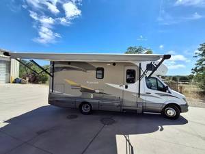 Camping-car Mercedes-Benz Itasca Classe B d'occasion 2014, automatique 2018, 6 places, phares LED, moteur essence, pneus R17, sièges en cuir - Product Image 2