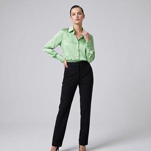 เสื้อเชิ้ตผ้าซาตินติดกระดุมแบบเรียบง่ายและพลิ้วไหว - Product Image 1