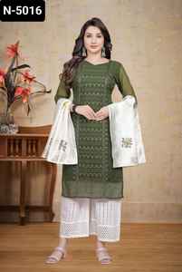 Dernières femmes portent un haut en Georgette de qualité supérieure avec un beau Chikankari Work With Cotton Borer Work Palazzo with Jecquerd Dupatta - Product Image 5