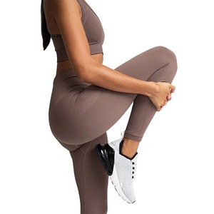 Conjunto de Yoga de 2 Piezas de Alta Calidad, Transpirable y de Secado Rápido, Cintura Media, Cierre Elástico, Logotipo Frontal, Diseño Sólido - Product Image 5