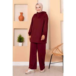 Ensemble décontracté à deux fils pour femmes rouge bordeaux haut de sport à capuche en XS-XXS avec motif solide brodé tissé laine tricot coupe ample - Product Image 5