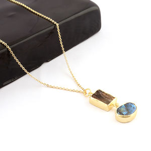 Ravissant collier à double pendentif en pierre labradorite multi-feu plaqué or chaîne câblée religieuse cadeau grossiste de bijoux en vrac - Product Image 2