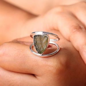 Moldavita en Bruto con Engaste de Plata de Ley 925, Certificado IEC Cristiano, Anillo de Compromiso de Lujo para Mujer, Aniversario, Fiesta - Product Image 1