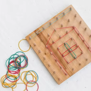 Juguete de madera Montessori Geoboard-Rompecabezas y desarrollo de habilidades motoras finas para niños pequeños y niños de más de 3 años VIET FARGIMEX - Product Image 1