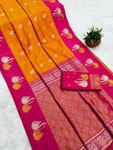 Saree en soie Banarasi indien pakistanais avec chemisier en soie fantaisie Saree Banarasi en soie douce de meilleure qualité avec bordure Zari au meilleur design - Product Image 4