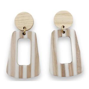 Pendientes de hoja inspirados en la naturaleza de alta demanda en latón Regalo ecológico único para amantes de la naturaleza Disponible en cantidad al por mayor - Product Image 1