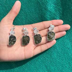 Colgante de moldavita genuina hecho a mano, piedra preciosa natural en plata de ley, regalo de aniversario perfecto para hombres, piedras preciosas sueltas - Product Image 3