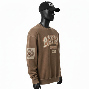 Sweat-shirt pour homme en molleton de coton brossé premium 320 g/m² teint en pigment marron avec logo imprimé varsity personnalisé Basics Sweatshirts - Product Image 3