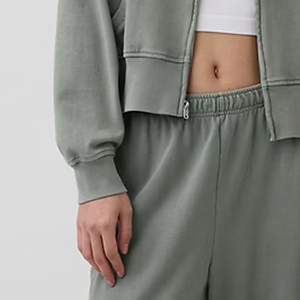 Sweat à capuche en polaire uni pour femmes pour la saison froide Confort Design à prix d'usine avec logo personnalisable et ourlet côtelé / Tissu doux - Product Image 3