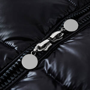 เสื้อแจ็คเก็ตดาวน์บุขนสำหรับผู้ชาย สกรีนโลโก้ได้ตามต้องการ พร้อมฮู้ดหนา กันน้ำ ดีไซน์พัฟเฟอร์ สำหรับกิจกรรมกลางแจ้ง มีไซส์พลัส - Product Image 3