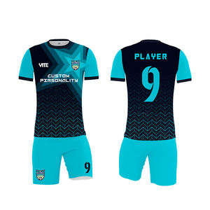 Conjunto de uniforme de fútbol transpirable sublimación con nombre personalizado 100% poliéster jersey de gran tamaño ropa deportiva capucha para hombres pantalones cortos lavados - Product Image 1