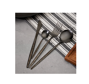 Cuchara de postre de acero espejado Negro Mate Sostenible Excelente calidad Cuchara de diseño único Vajilla usada - Product Image 4