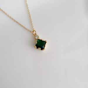 Collar con Dije de Filigrana Vintage Chapado en Oro de 14k y Plata de Ley 925 con Joya Verde Esmeralda, Elegante Regalo Estilo Bridgerton - Product Image 1