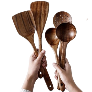 Ensemble de couverts en acier inoxydable avec cuillère, fourchette et couteau avec poignées en bois à usage de table pour les petites fêtes. - Product Image 3