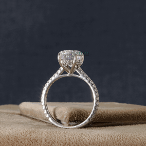 แหวนหมั้นโรสโกลด์ทรงน่ารักประดับเพชรโมอิสซาไนต์ทรงรีและทรงกลม 2.25 กะรัต พร้อมวงแหวนซ่อนแบบ Halo และประดับด้วยเพชรแบบ Prong Set สำหรับเธอ - Product Image 5