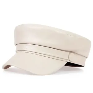 Casquette d'officier élégante en cuir Pu conçue sur mesure, couvre-chef de cérémonie élégant pour reconstitution de la tenue de parade vintage - Product Image 2