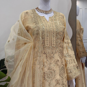 Conjunto de seda Chinon hecho a mano con lentejuelas en la parte delantera y trasera Top elegante Plazo y cuatro lados Cutwork Dupatta - Product Image 4