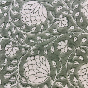 Tissu en coton imprimé à la main, motif floral de vignes Mughal sur fond vert sauge - Product Image 2