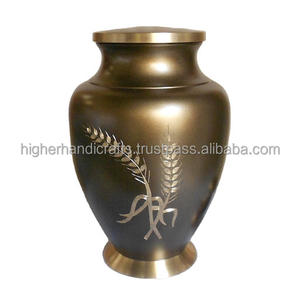 Urna de cremación hecha a mano elegante con bandera de águila americana recubierta de latón negro para adultos estilo americano más vendido para suministros funerarios - Product Image 6