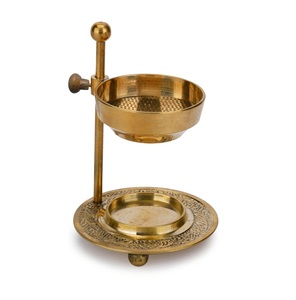 Quemador de incienso de metal de estilo clásico con intrincados detalles antiguos para la terapia de fragancias y entornos tranquilos - Product Image 1