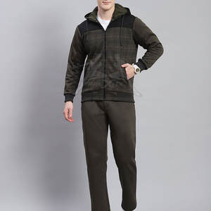 Survêtement pour homme coupe décontractée avec tissu respirant et doux pour un survêtement confortable avec un design léger et extensible - Product Image 1