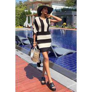2842 Robe de plage asymétrique rayée à blocs - Product Image 6