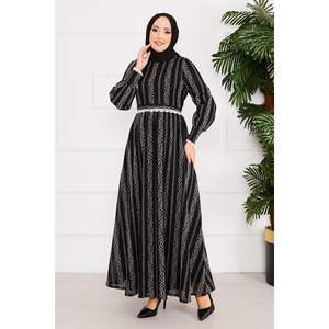 Robe hijab modeste ceinturée à taille détaillée en dentelle noire - Product Image 2