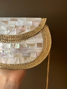 Bolso de mano hecho a mano para mujer original de nácar de lujo con decoración de trabajo de metal para bodas y ocasiones especiales - Product Image 4