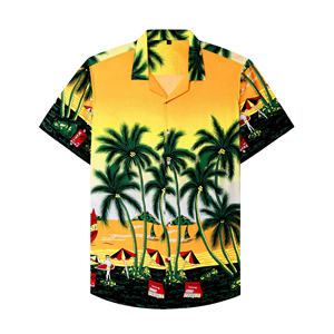 Ensemble de plage d'été deux pièces pour hommes avec chemise à manches courtes jaune de style hawaïen et short assorti pour les vacances en bord de mer - Product Image 2