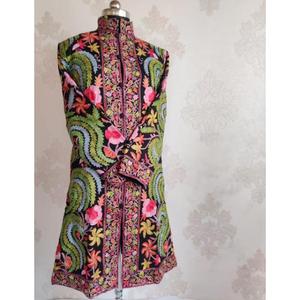 Veste Kantha vintage Veste courte Suzani Femme Nouvelle robe de plage brodée Suzani Veste d'hiver matelassée courte - Product Image 4