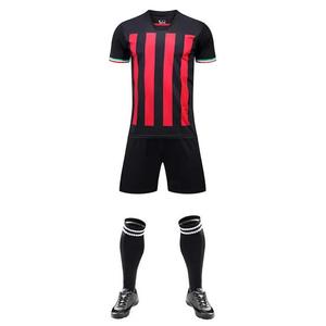 Vente en gros de vêtements de football écologiques de haute qualité à séchage rapide, uniformes de football personnalisés, imprimés par sublimation, respirants 100% coton - Product Image 1
