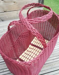 Bolso tote grande color borgoña, tejido a mano con plástico reciclado, resistente y duradero, perfecto como bolso de compras o bolso de playa. - Product Image 1