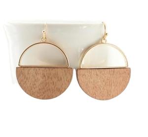 Taille personnalisée fabriquée en usine Boucles d'oreilles en résine et en bois pour filles avec peinture Boucles d'oreilles légères Bijoux Nouvelle arrivée Boucles d'oreilles en acrylique doré - Product Image 1