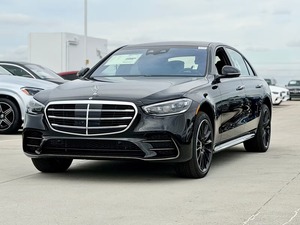 Sedán de Lujo Clase S 580 4MATIC 2025-2026, 496hp, Motor V8 de 4.0L con Asistencia Híbrida Suave, Techo Panorámico Oscuro - Product Image 3