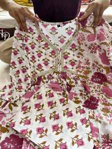 ชุดสูทตัด Alia คุณภาพส่งออกพร้อมงานปักมือ Zari ที่ซับซ้อนทอผ้าและพิมพ์งานจากซัพพลายเออร์อินเดีย - Product Image 2