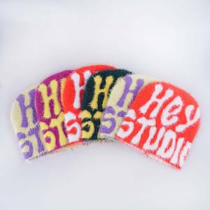 Gorro de punto personalizable, gorros de invierno de alta calidad con logotipo, gorro cálido de Jacquard sin puños, diseño elegante de mohair - Product Image 4