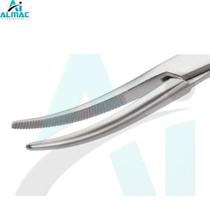 Fórceps de arteria médica Premium ALMAC Mandíbula curvada con mandíbulas dentadas para sujeción segura en cirugías hospitalarias y clínicas - Product Image 2