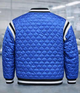 Chaqueta Bomber Varsity Acolchada Personalizada para Hombre, Chaqueta de Béisbol de Satén con Cierre de Botones a Presión, Cuello Acanalado - Product Image 5