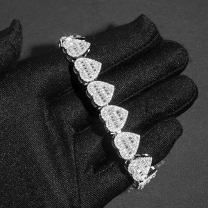 สร้อยข้อมือเทนนิสบาแกตต์หัวใจ13มม. สุดหรูประดับเพชรโมอิส925สีเงินสไตล์ฮิปฮอปสีทองเหมาะสำหรับเป็นของขวัญครบรอบ - Product Image 2