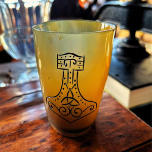 Gobelet en corne naturelle de buffle personnalisé de haute qualité fait à la main verres classiques en verre pour le vin et la bière pour les fêtes - Product Image 1