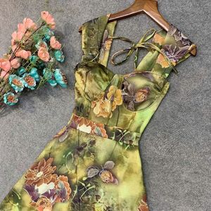 Robe à motifs floraux et à carreaux pour femmes chic et confortable de haute qualité pour l'automne Esthétique élégante et moderne - Product Image 4