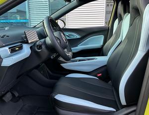 SUV électrique d'occasion Sea-gull 2023, état impeccable, 5 portes, conduite à gauche, sièges en cuir, intérieur sombre, pneus R16 - Product Image 6